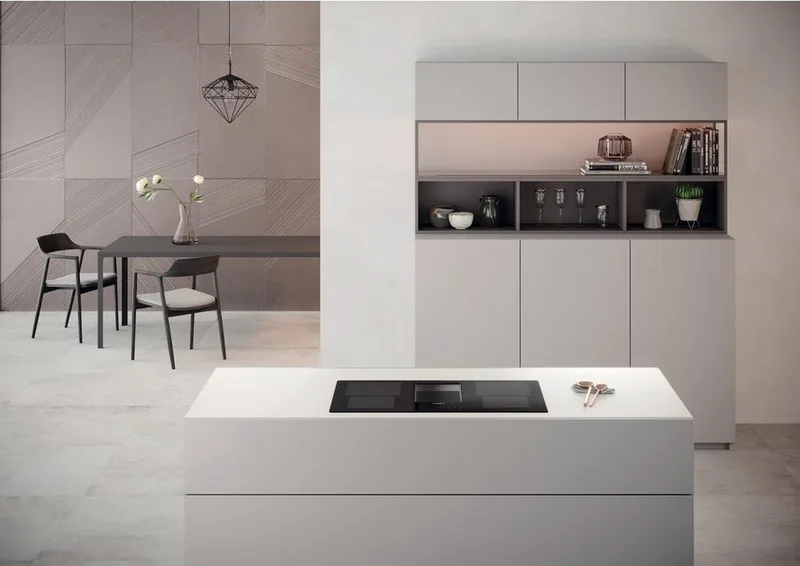 WVH 92 inductiekookplaat met geïntegreerde afzuiging från Whirlpool i Svart – produktbild
